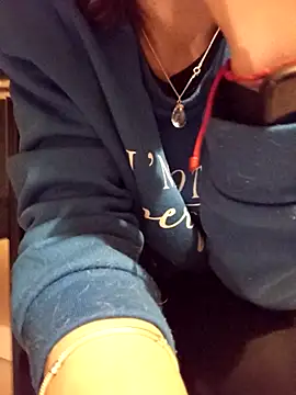 gatitachula93 online show from March 18, 2026, 10:35 pm