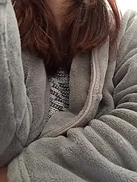 gatitachula93 online show from April 14, 2026, 11:49 am