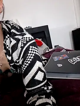 RedTeufelGirl online show from February 4, 2026, 6:14 pm