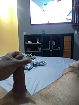 henriqueita1234 online show from December 1, 2025, 12:59 am