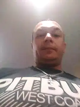 adiadi3131 online show from December 4, 2025, 8:34 am