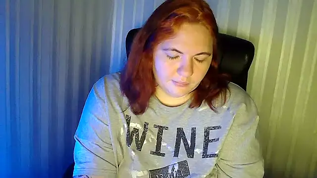 LisaLeon online show from December 2, 2025, 9:25 am