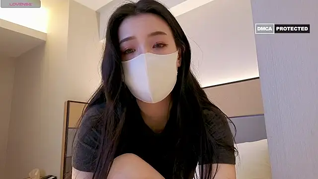 nayomi 34f online show from April 13, 2026, 3:28 pm