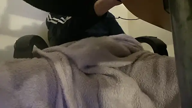 slutslovemyd online show from December 1, 2025, 3:33 am