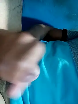 danielusbss online show from December 4, 2025, 4:44 am