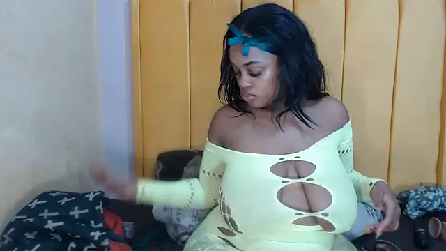Snapshot of SexyHarleyBlack chatting on June 18, 2026, 1:37 pm SexyHarleyBlack online show from June 18, 2026, 1:37 pm