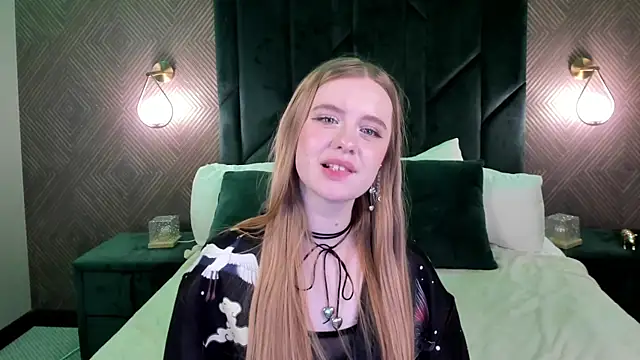 Victori Fox online show from December 5, 2025, 4:10 am