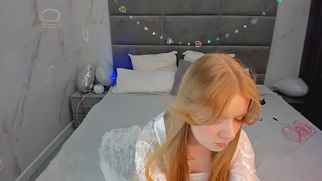 Victori Fox online show from April 10, 2026, 11:42 pm