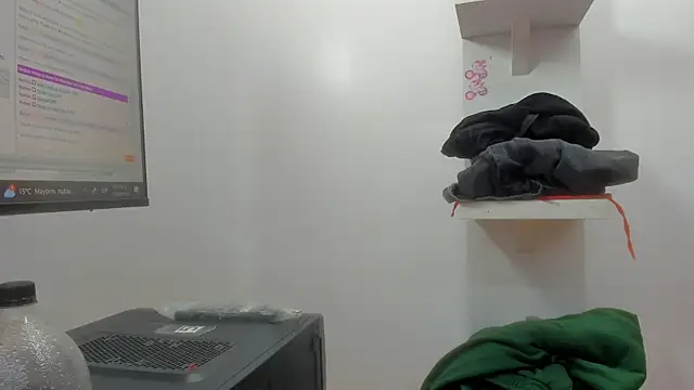 Messy Karol  online show from April 13, 2026, 2:33 pm