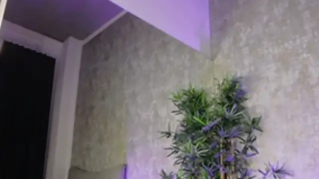 LucyRayy online show from February 5, 2026, 8:02 pm