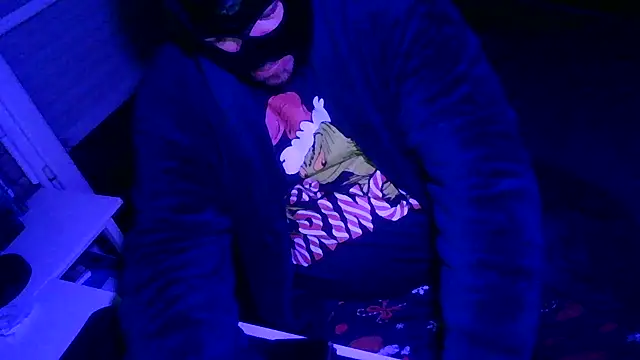 labonnetrique69 online show from December 1, 2025, 9:31 pm