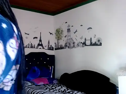 MisNicol online show from December 17, 2025, 12:55 pm