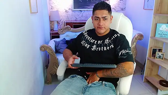 aroon 12 online show from December 3, 2025, 11:19 am