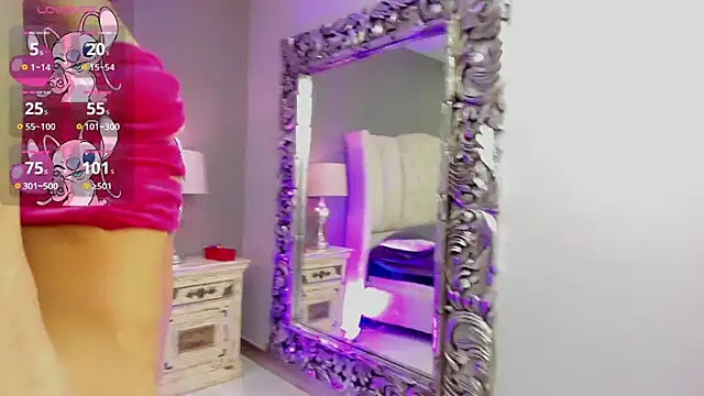 LaraSaint online show from December 13, 2025, 7:53 pm