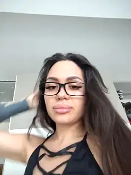 SiennaLuxexx online show from April 18, 2026, 12:53 pm