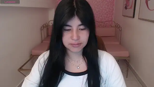 Snapshot of Nina_harpper_ chatting on December 19, 2025, 1:40 pm Nina harpper online show from December 19, 2025, 1:40 pm