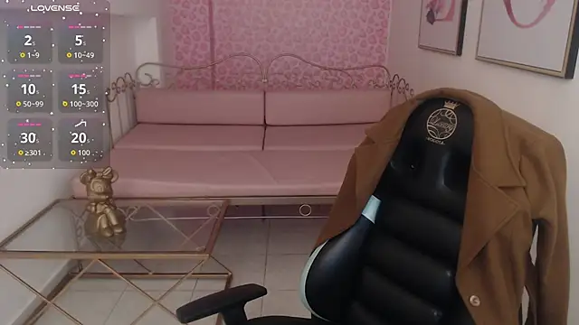 Snapshot of Nina_harpper_ chatting on January 7, 2026, 1:19 am Nina harpper online show from January 7, 2026, 1:19 am