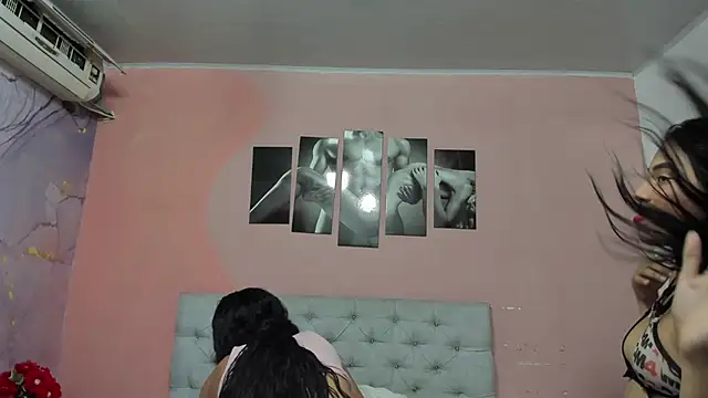 SofyLuitt online show from December 1, 2025, 9:20 pm