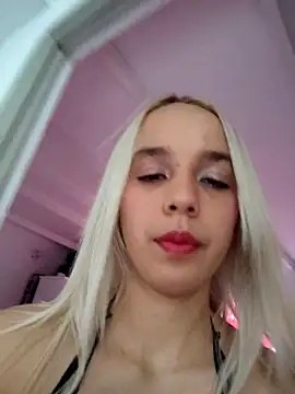 Snapshot of KasumiSophia chatting on April 24, 2026, 12:18 pm KasumiSophia online show from April 24, 2026, 12:18 pm