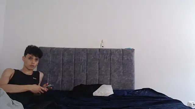 hottie couplee online show from March 17, 2026, 10:46 pm