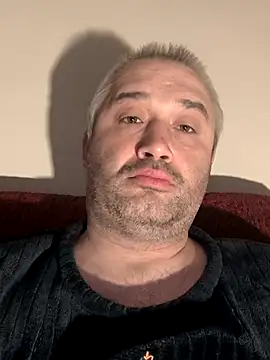 Olomoucak1982 online show from April 13, 2026, 6:13 pm