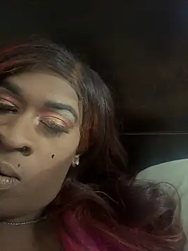 PreddiParis00 online show from April 24, 2026, 1:24 pm