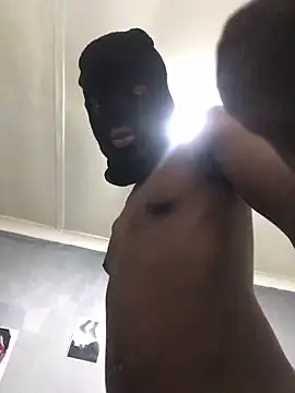 Snapshot of Pound5King chatting on April 5, 2026, 8:39 pm Pound5King online show from April 5, 2026, 8:39 pm