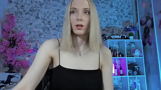 Snapshot of Gina_Gina_love chatting on April 25, 2026, 12:57 am Gina Gina love online show from April 25, 2026, 12:57 am