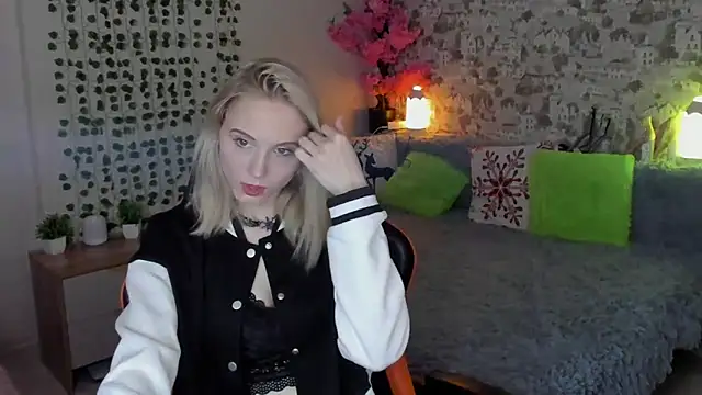 Snapshot of Gina_Gina_love chatting on May 8, 2026, 12:49 am Gina Gina love online show from May 8, 2026, 12:49 am