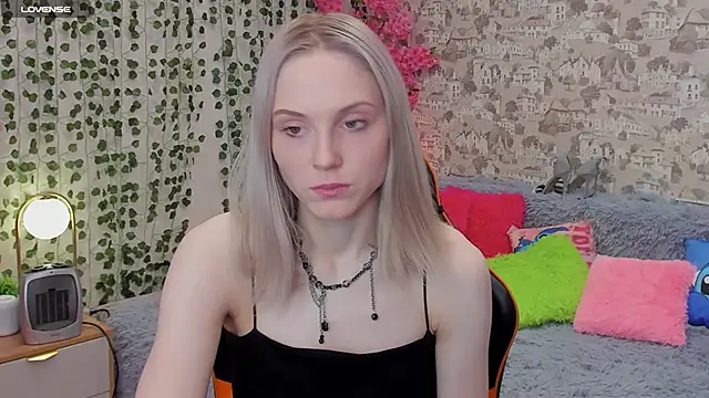 Snapshot of Gina_Gina_love chatting on May 27, 2026, 1:24 am Gina Gina love online show from May 27, 2026, 1:24 am