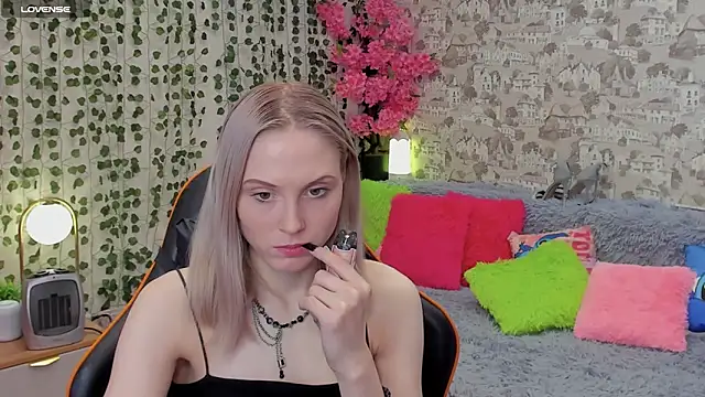 Snapshot of Gina_Gina_love chatting on May 27, 2026, 1:57 am Gina Gina love online show from May 27, 2026, 1:57 am