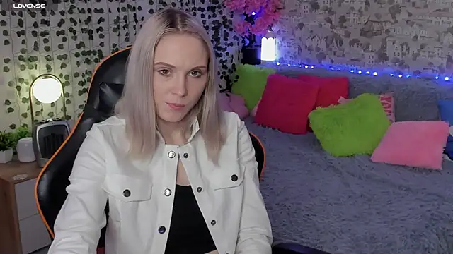 Snapshot of Gina_Gina_love chatting on May 29, 2026, 12:52 am Gina Gina love online show from May 29, 2026, 12:52 am