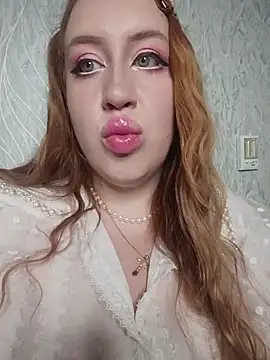 ElonaFox online show from December 5, 2025, 3:30 pm