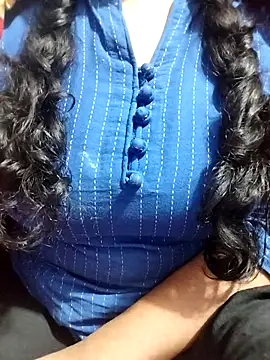 hottyrose69 online show from February 9, 2026, 4:11 pm