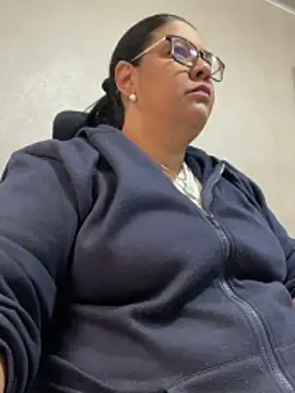 Carameloswing1 online show from April 2, 2026, 1:09 pm