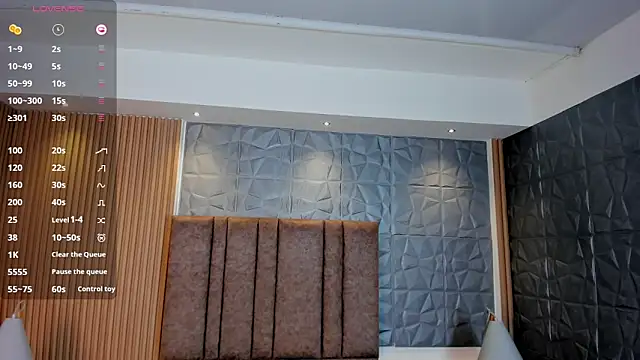 TiffanyHoustton online show from April 17, 2026, 12:52 pm