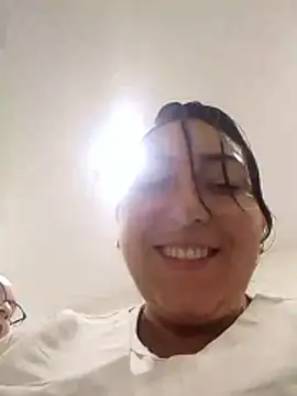 Valeria montana  online show from April 14, 2026, 1:28 pm