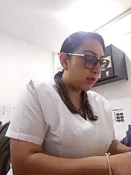 Valeria montana  online show from April 22, 2026, 12:07 pm