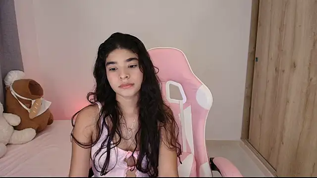 Snapshot of phia_carter chatting on May 25, 2026, 1:11 am phia carter online show from May 25, 2026, 1:11 am