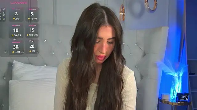 LisaDeviss online show from April 14, 2026, 1:06 pm