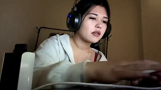 Lolamein online show from December 5, 2025, 7:39 am