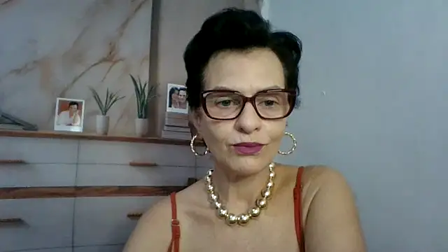 Luna-Hot0802 online show from April 9, 2026, 12:43 pm