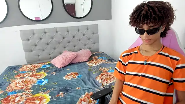 Jessica laan online show from December 5, 2025, 8:49 pm