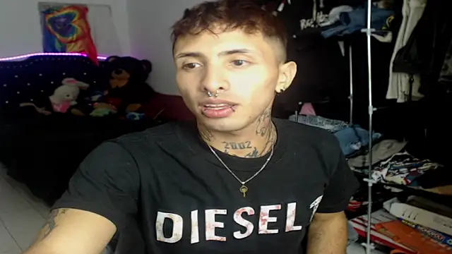 wallewe online show from December 4, 2025, 6:49 pm