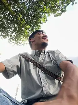 Snapshot of maxI_dick33 chatting on February 19, 2026, 10:17 pm maxI dick33 online show from February 19, 2026, 10:17 pm