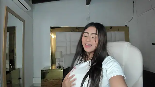 Zoei Moon online show from February 20, 2026, 7:03 pm