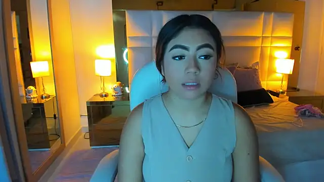 Zoei Moon online show from April 13, 2026, 6:57 pm