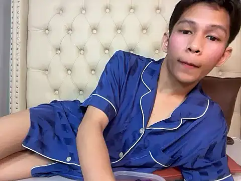 Snapshot of TheBoyAboveYou chatting on May 11, 2026, 7:55 pm TheBoyAboveYou online show from May 11, 2026, 7:55 pm