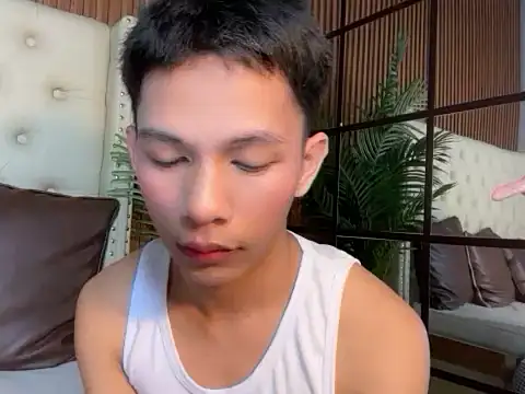 Snapshot of TheBoyAboveYou chatting on June 1, 2026, 2:19 pm TheBoyAboveYou online show from June 1, 2026, 2:19 pm