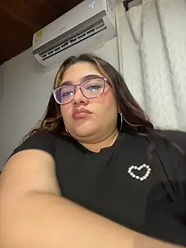 Snapshot of naty_col chatting on February 3, 2026, 4:32 am naty col online show from February 3, 2026, 4:32 am